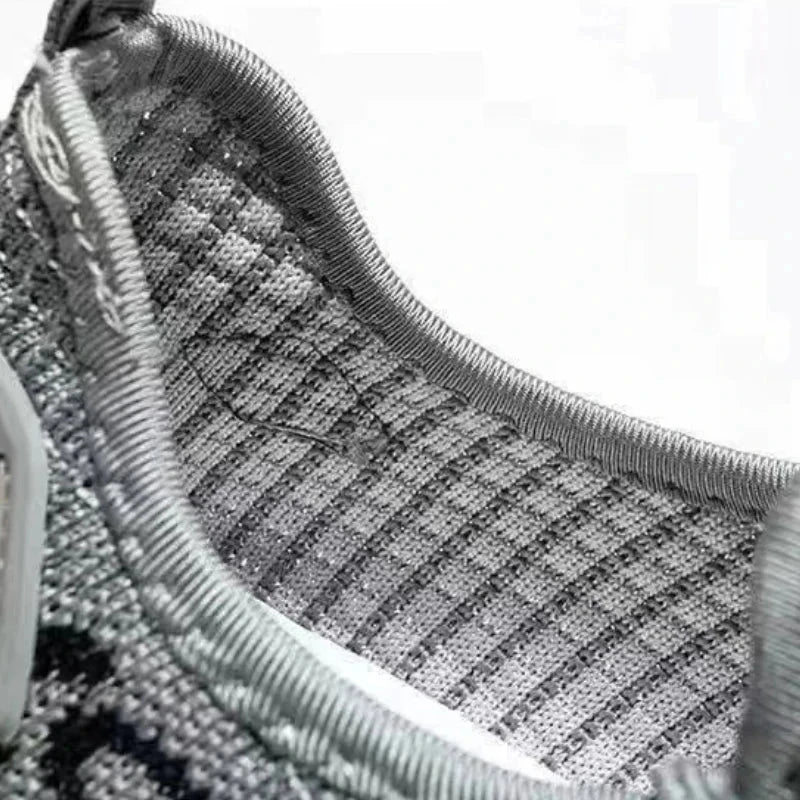 mens lightweight running sneakers