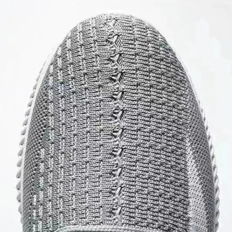 mens lightweight running sneakers